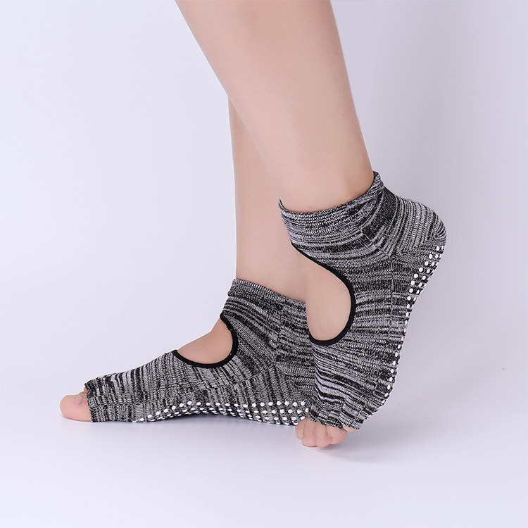Antypoślizgowe skarpety do jog – Yoga Toe Separator recenzja i cena