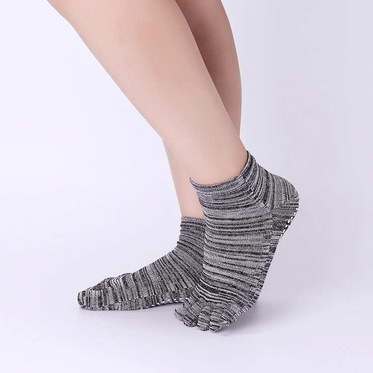 Antypoślizgowe skarpety do jog – Yoga Toe Separator recenzja i cena